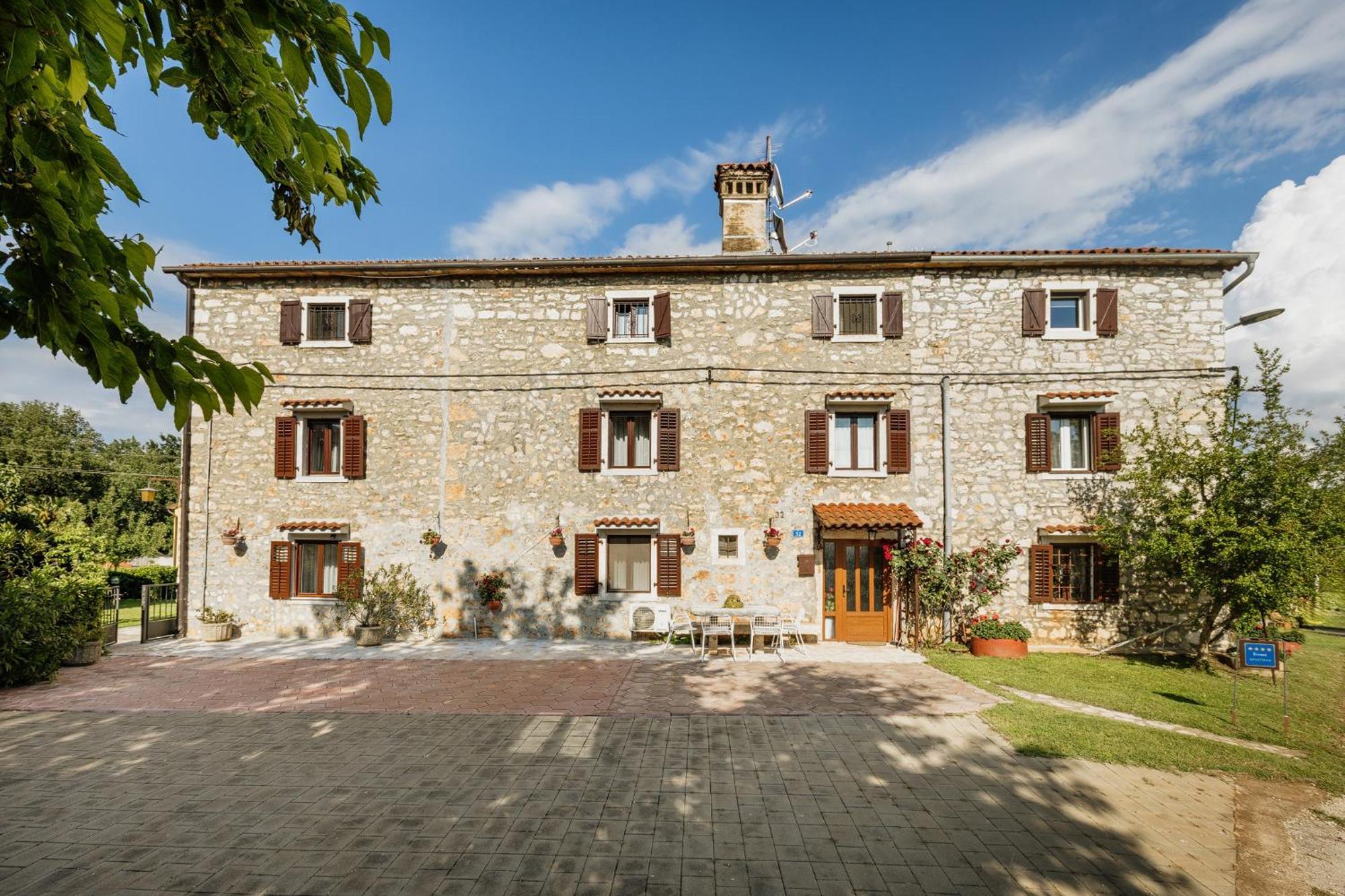 Apartments Mirna Stress Free Vol.2 Ουμάγκ Εξωτερικό φωτογραφία