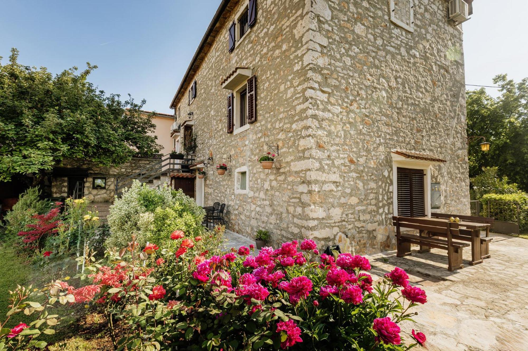 Apartments Mirna Stress Free Vol.2 Ουμάγκ Εξωτερικό φωτογραφία